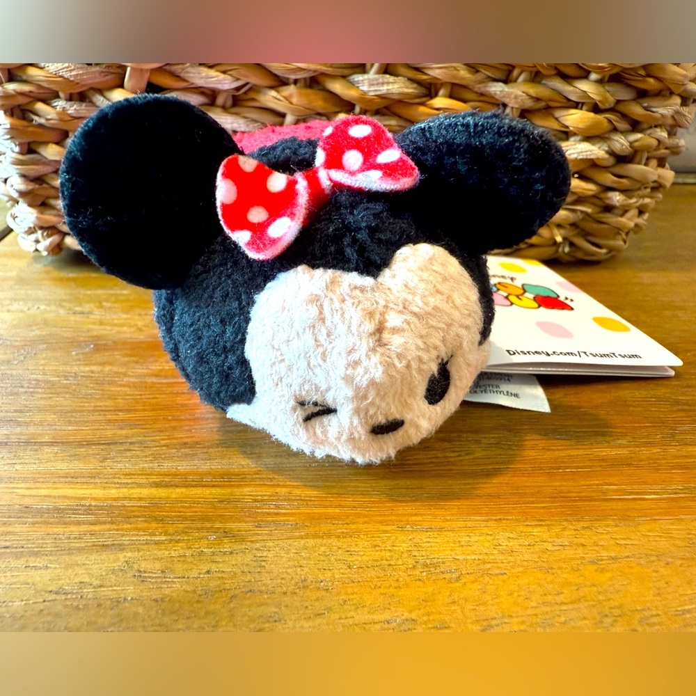 Disney Tsum Tsum Minnie Mouse mini plush toy NWT